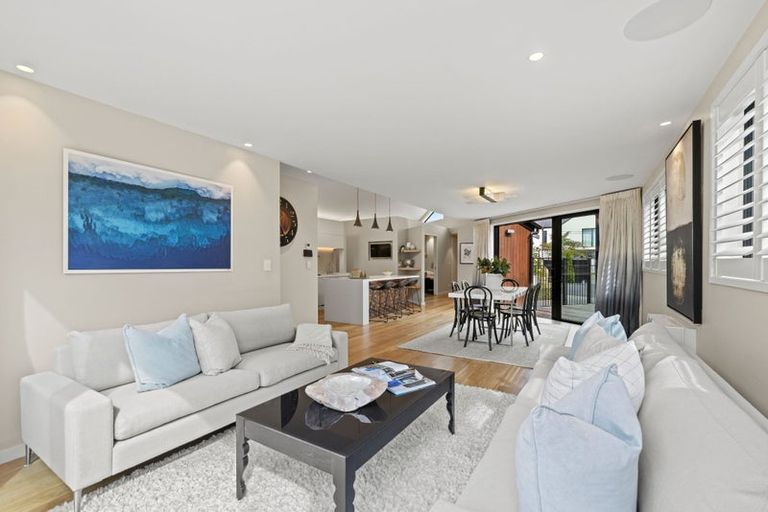 Photo of property in 15 Saint Andrews Square, Strowan, Christchurch, 8052