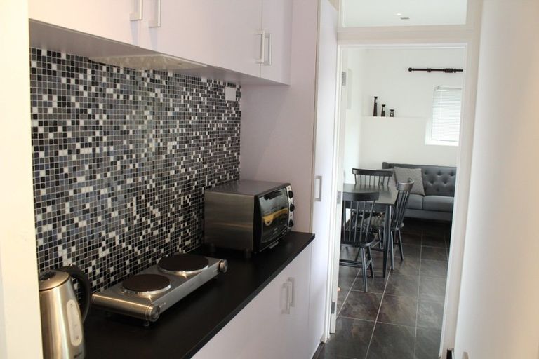 Photo of property in 2/2 Heatherleigh Rise, Northcross, Auckland, 0632