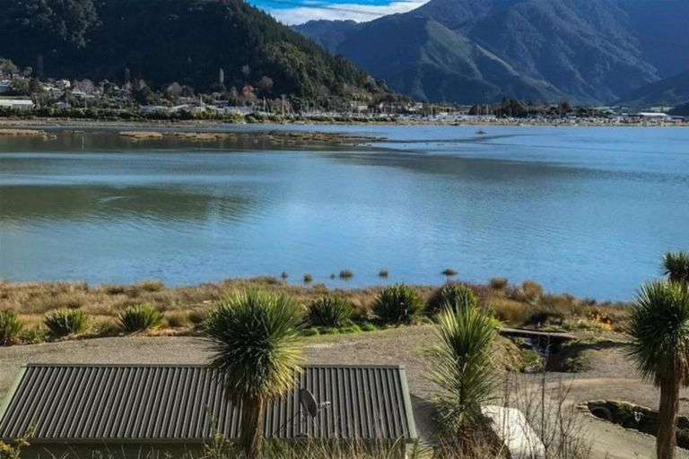 Photo of property in 127 Queen Charlotte Drive, Havelock, Picton, 7281