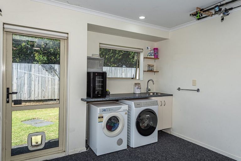 Photo of property in 6 Ishtar Place, One Tree Point, 0118