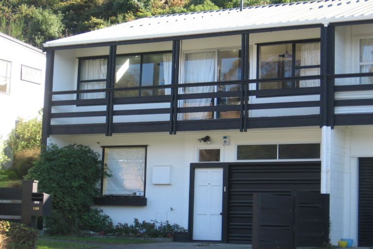 Photo of property in 109 Churton Drive, Churton Park, Wellington, 6037