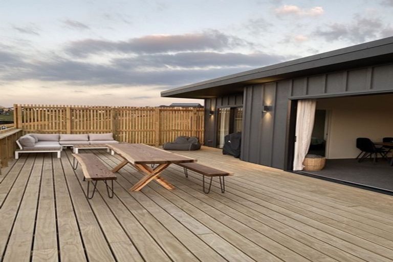 Photo of property in 33 Omahina Street, Raglan, 3225