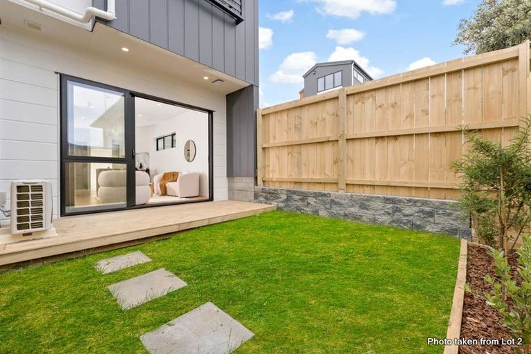 Photo of property in 2/58 Waipani Road, Te Atatu Peninsula, Auckland, 0610