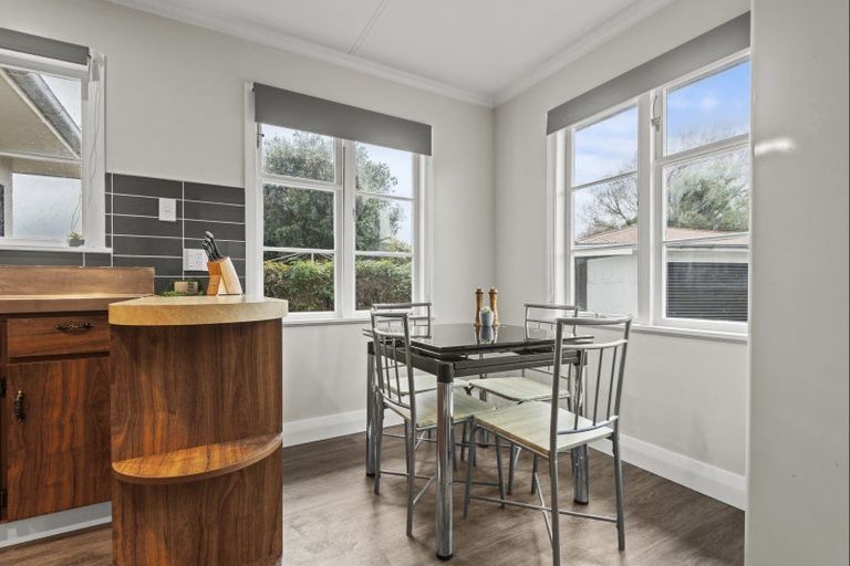 Photo of property in 11 Moray Place, Highbury, Palmerston North, 4412