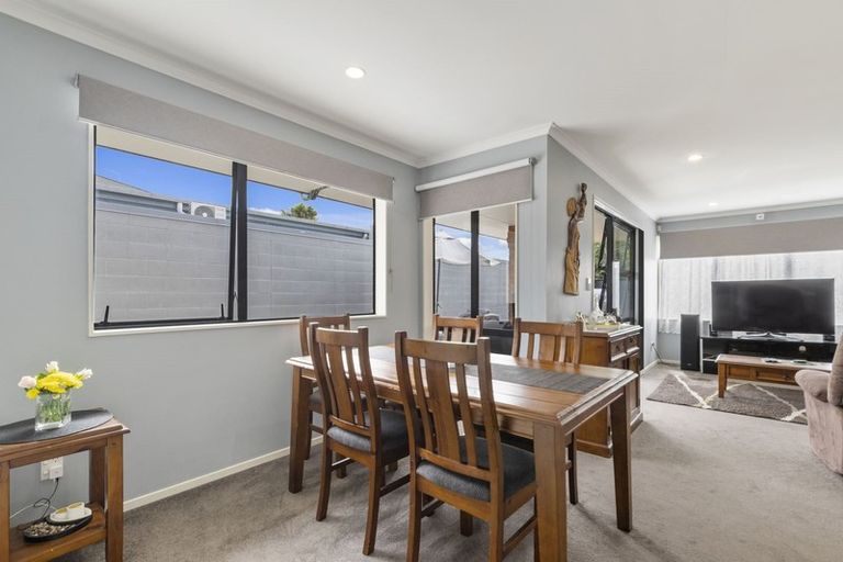 Photo of property in 2/1 Saints Court, Manurewa, Auckland, 2102