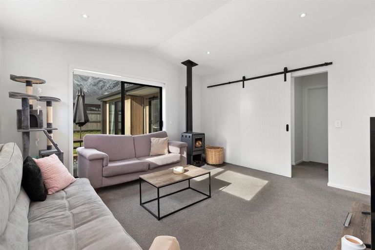 Photo of property in 43 Howden Drive, Jacks Point, 9371