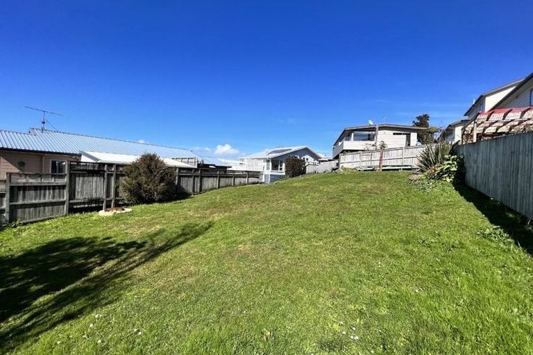 Photo of property in 6a Hauraki Crescent, Pinehill, Auckland, 0632