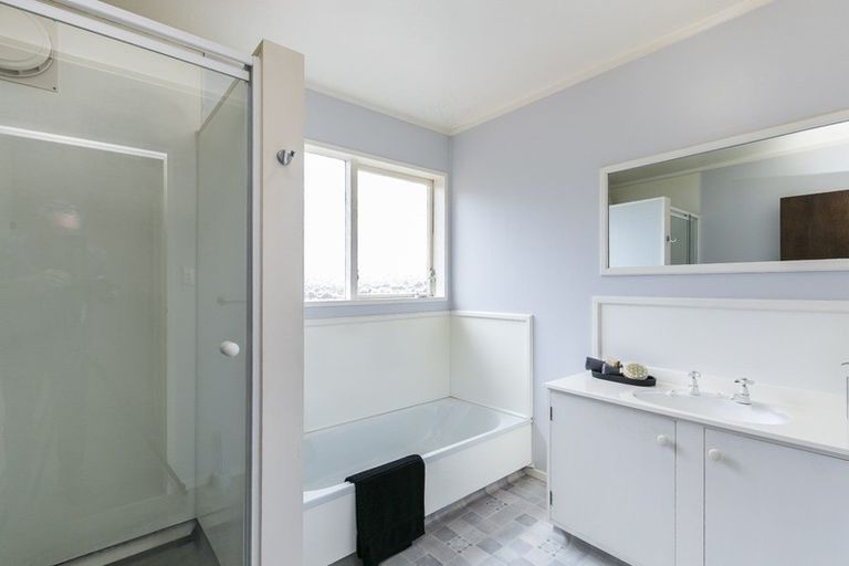 Photo of property in 17 Peterhouse Street, Tawa, Wellington, 5028