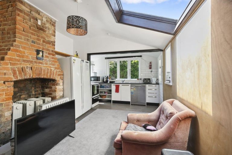 Photo of property in 66 Kelburn Parade, Kelburn, Wellington, 6012