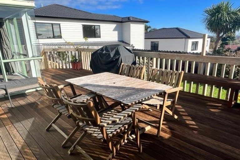 Photo of property in 9 Bradbury Road, Botany Downs, Auckland, 2010