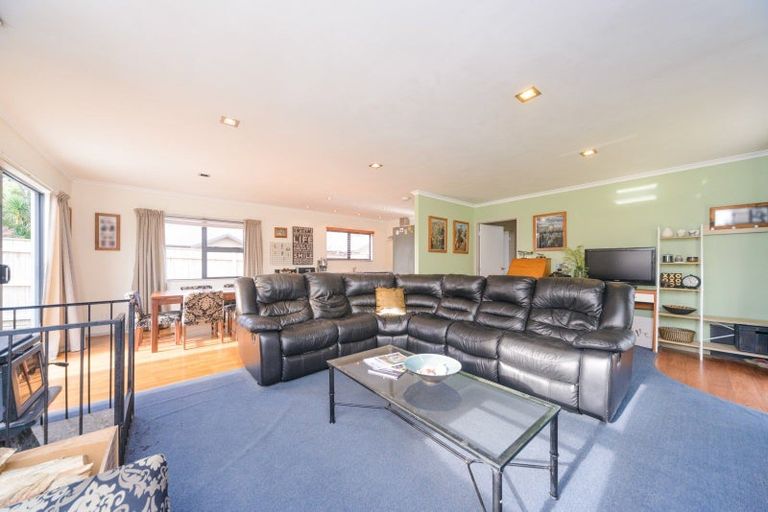 Photo of property in 130 Hillcrest Drive, Kelvin Grove, Palmerston North, 4414