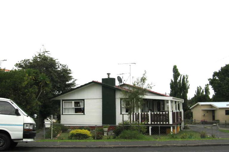 Photo of property in 218 Birkdale Road, Birkdale, Auckland, 0626