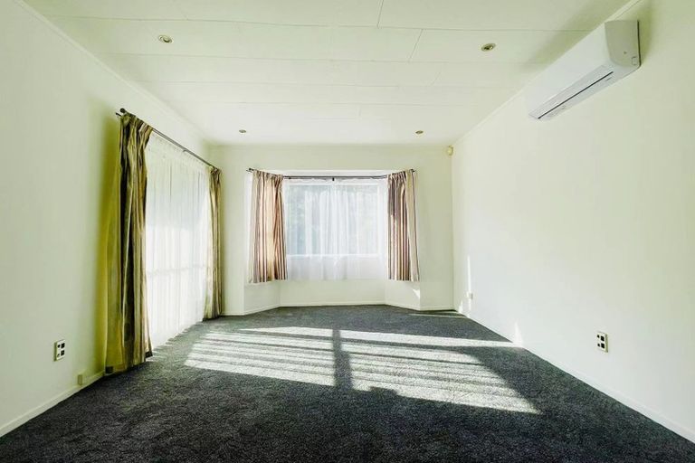 Photo of property in 72 Kaipatiki Road, Glenfield, Auckland, 0629