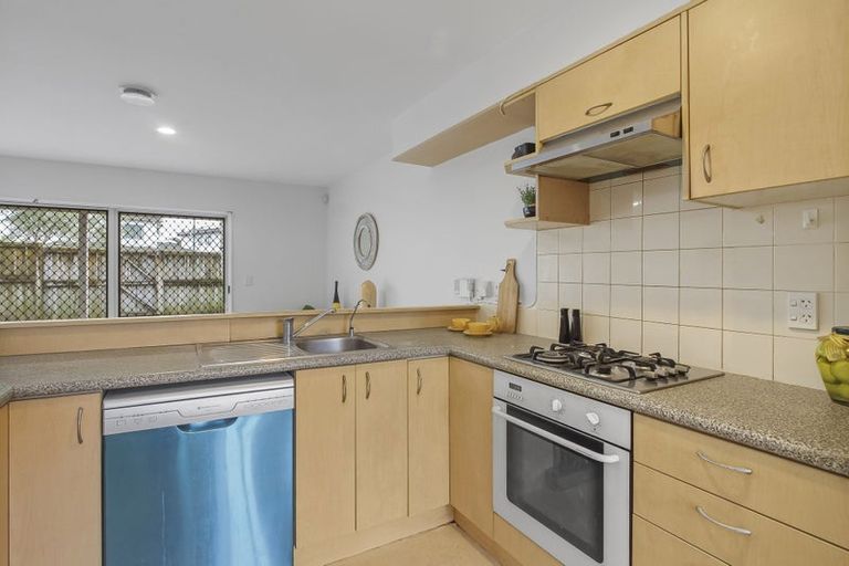 Photo of property in 2/23 Charlenne Close, Ranui, Auckland, 0612