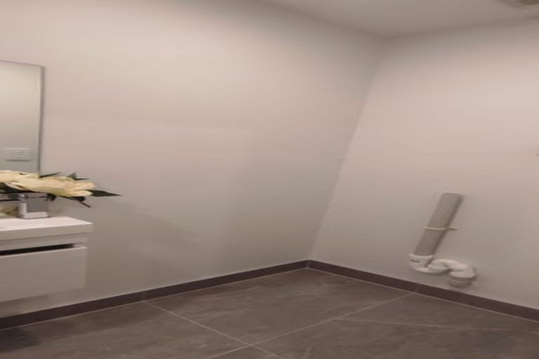 Photo of property in 3/47 Awaroa Road, Sunnyvale, Auckland, 0612