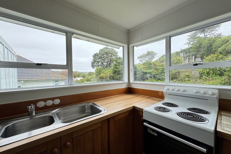 Photo of property in 1/3 Torwood Road, Khandallah, Wellington, 6035