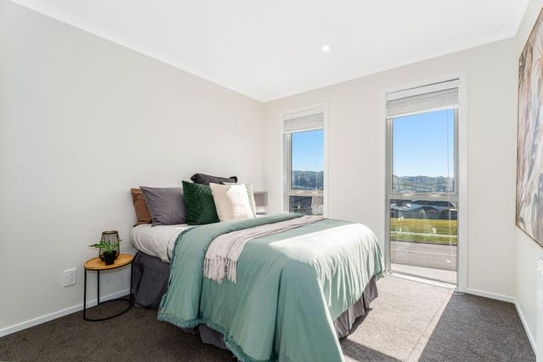 Photo of property in 115a Queen Charlotte Drive, Aotea, Porirua, 5024