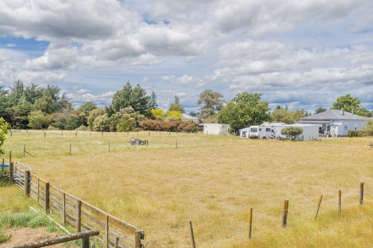 Photo of property in 6 Walter Street, Takapau, 4203