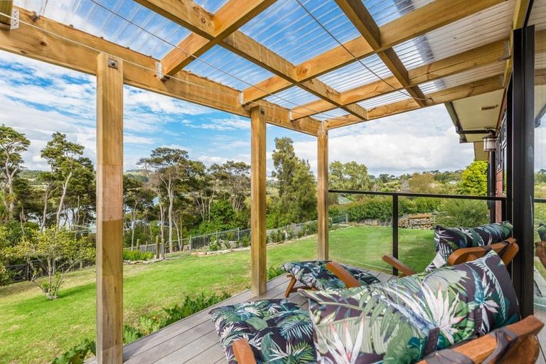 Photo of property in 143 Whangaparaoa Road, Red Beach, 0932