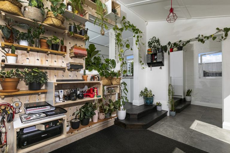 Photo of property in 5 Don Buck Road, Henderson, Auckland, 0614