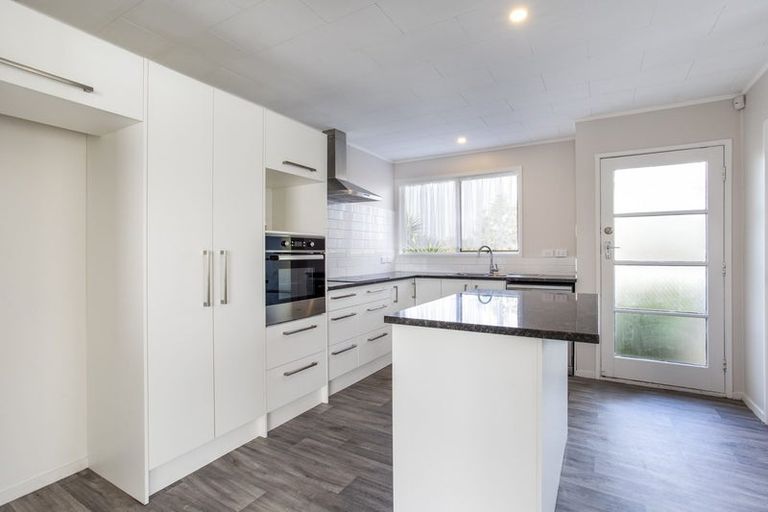 Photo of property in 42a Parakai Avenue, Parakai, 0830