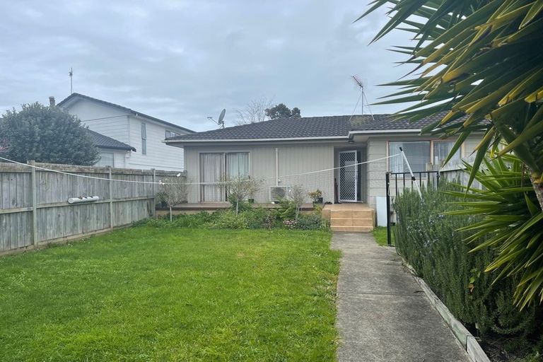 Photo of property in 15 Lisa Rise, Half Moon Bay, Auckland, 2012