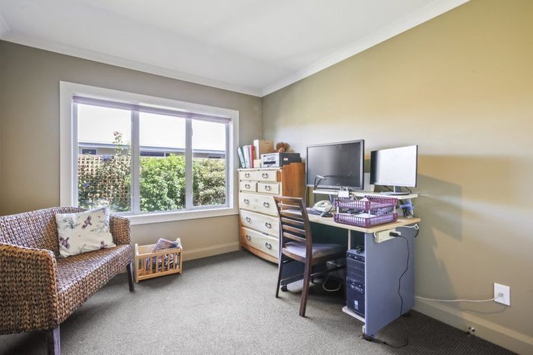 Photo of property in 3 Holiday Drive, Mairehau, Christchurch, 8052