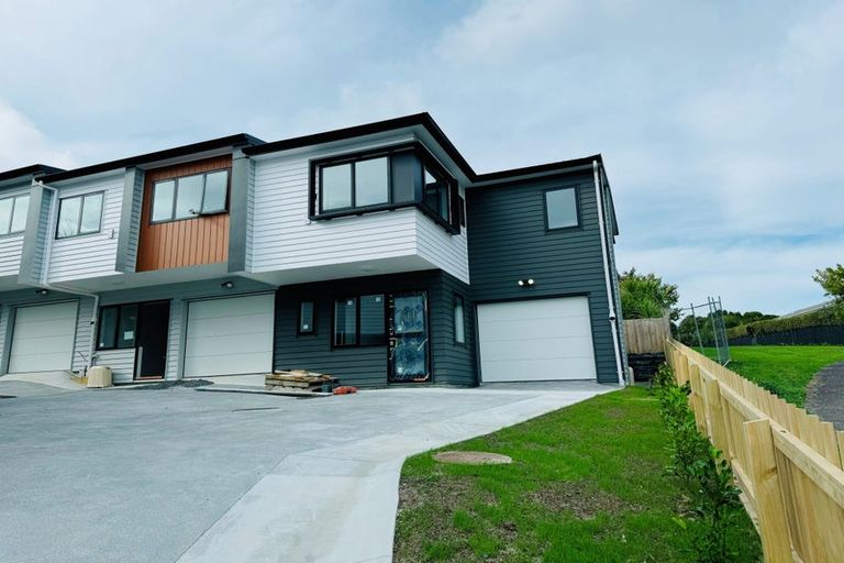 Photo of property in 5/16 Buisson Glade, West Harbour, Auckland, 0618