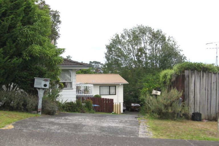 Photo of property in 1/5 Kerria Place, Sunnynook, Auckland, 0620