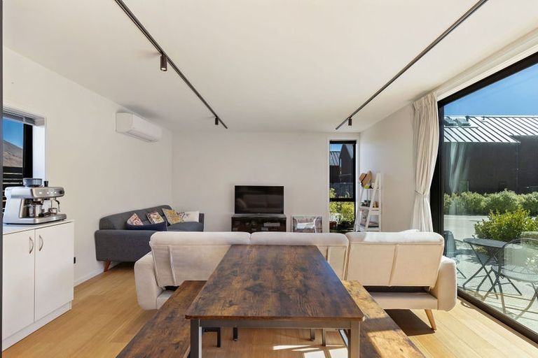 Photo of property in 5 Curvey Court, Jacks Point, 9371