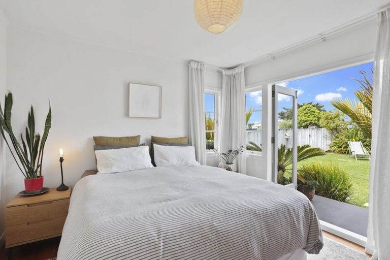 Photo of property in 8 Copley Street, New Lynn, Auckland, 0600
