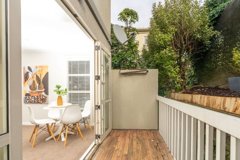 Photo of property in 12b Glenmore Street, Thorndon, Wellington, 6011
