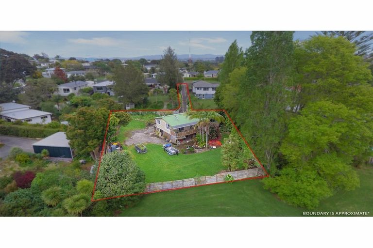Photo of property in 41 Taipari Road, Te Atatu Peninsula, Auckland, 0610