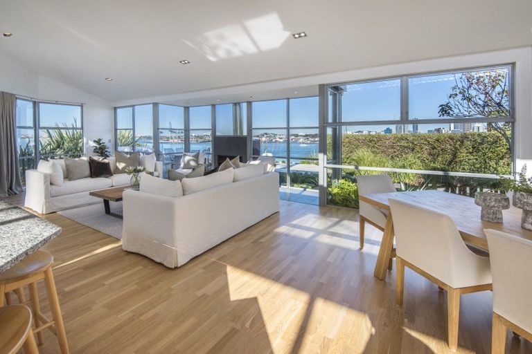 Photo of property in 53a Stanley Point Road, Stanley Point, Auckland, 0624
