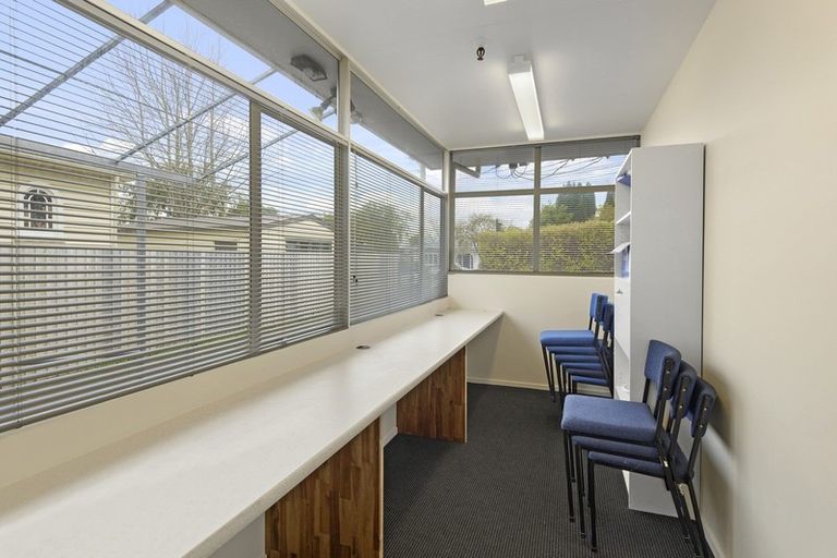 Photo of property in 8 Kowhai Terrace, Saint Martins, Christchurch, 8022