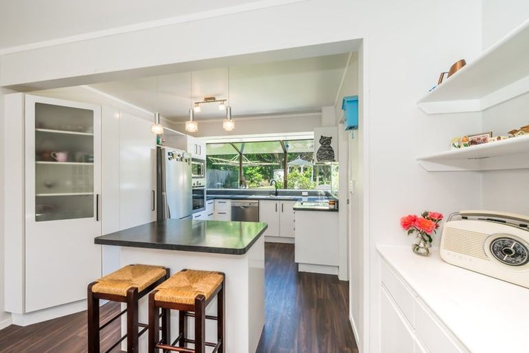 Photo of property in 81 Nimmo Avenue East, Waikanae, 5036