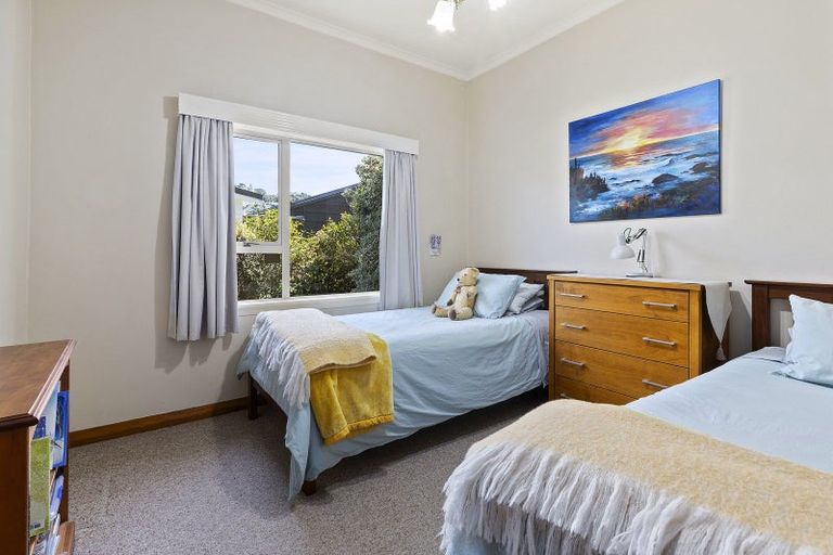 Photo of property in 98 Apu Crescent, Lyall Bay, Wellington, 6022