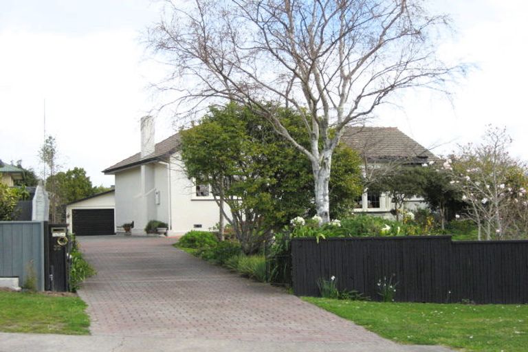 Photo of property in 32 Tauroa Road, Havelock North, 4130