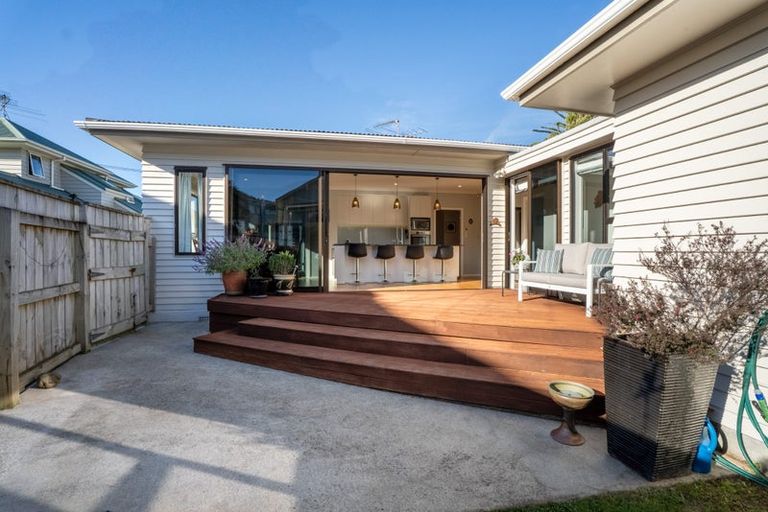 Photo of property in 51 Oxford Street, Tawa, Wellington, 5028