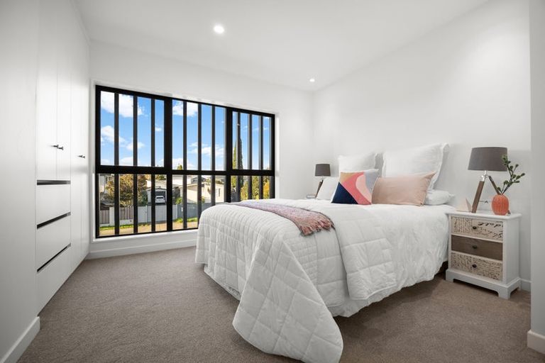 Photo of property in 1/31 Akoranga Drive, Northcote, Auckland, 0627