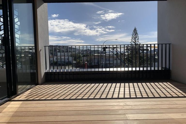 Photo of property in 303/2 Onepu Road, Kilbirnie, Wellington, 6022