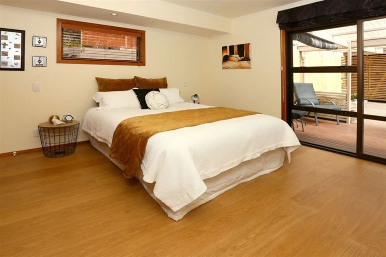 Photo of property in 91 Grassmere Road, Henderson Valley, Auckland, 0612