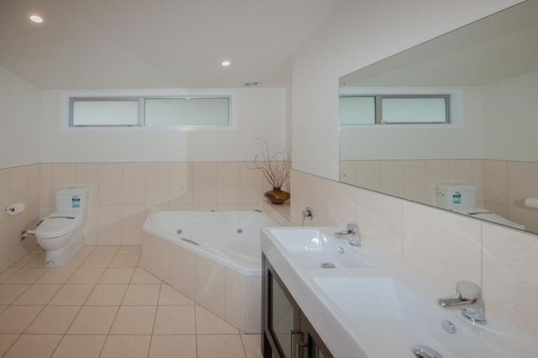 Photo of property in 10 Edington Grove, Churton Park, Wellington, 6037