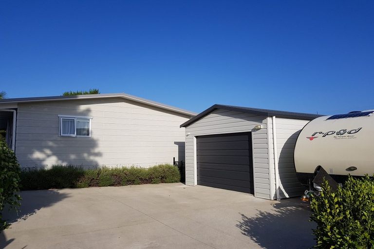 Photo of property in 2 Taihiki Road, Clarks Beach, 2122