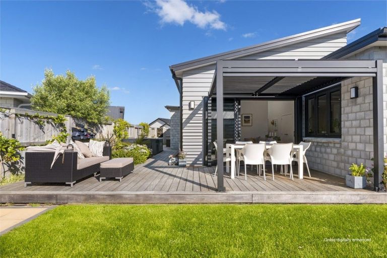 Photo of property in 43 Kotiate Street, Papamoa Beach, Papamoa, 3118