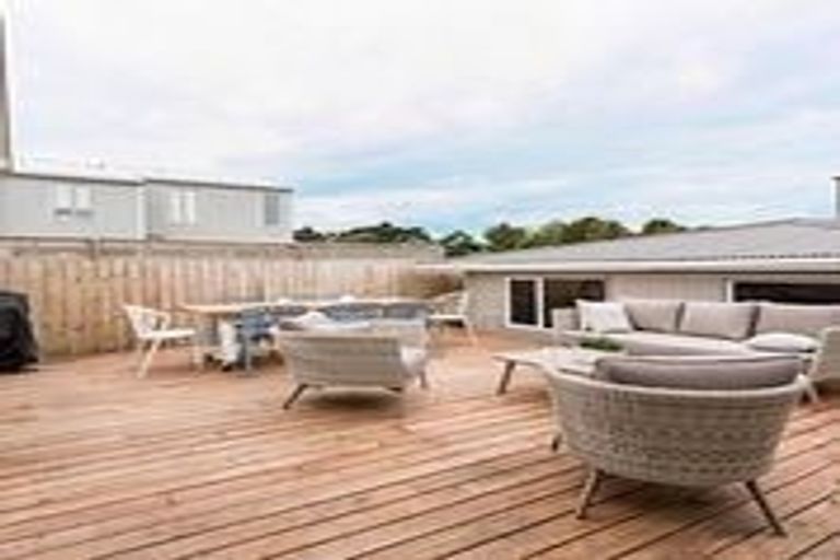 Photo of property in 84a Triangle Road, Massey, Auckland, 0614