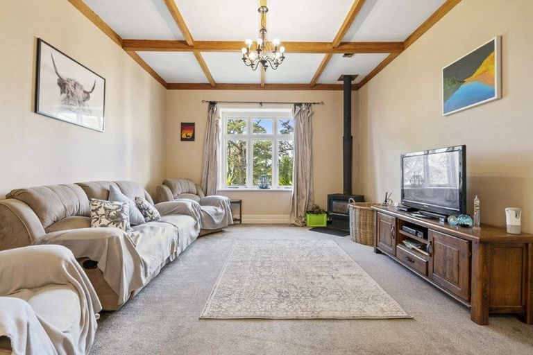 Photo of property in 2442 South Head Road, South Head, Helensville, 0874