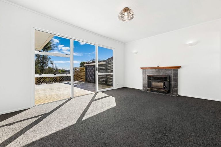 Photo of property in 33 Sunvue Road, Glen Eden, Auckland, 0602