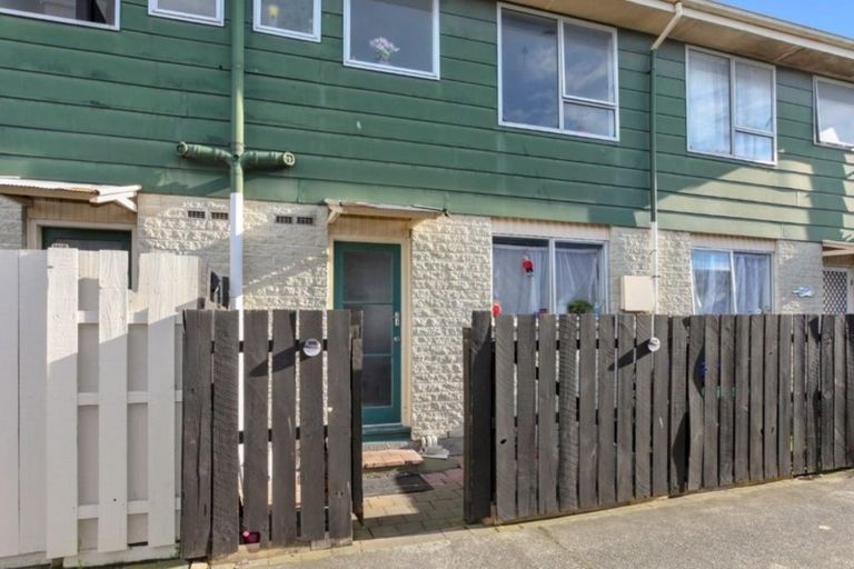 Photo of property in 2/19 Hargest Crescent, Sydenham, Christchurch, 8023