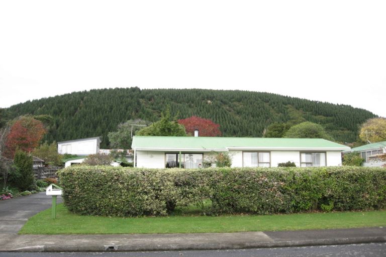 Photo of property in 4 Buckley Grove, Paraparaumu, 5032